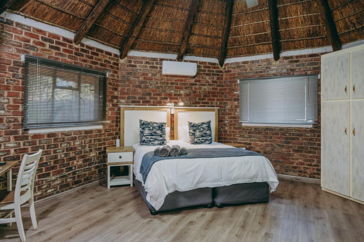 Cosy Cottages Guesthouse Potchefstroom Ngoại thất bức ảnh