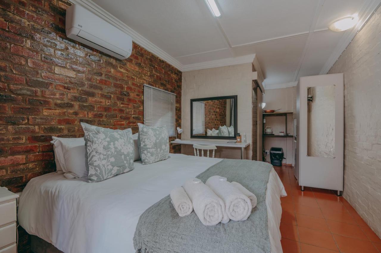 Cosy Cottages Guesthouse Potchefstroom Ngoại thất bức ảnh