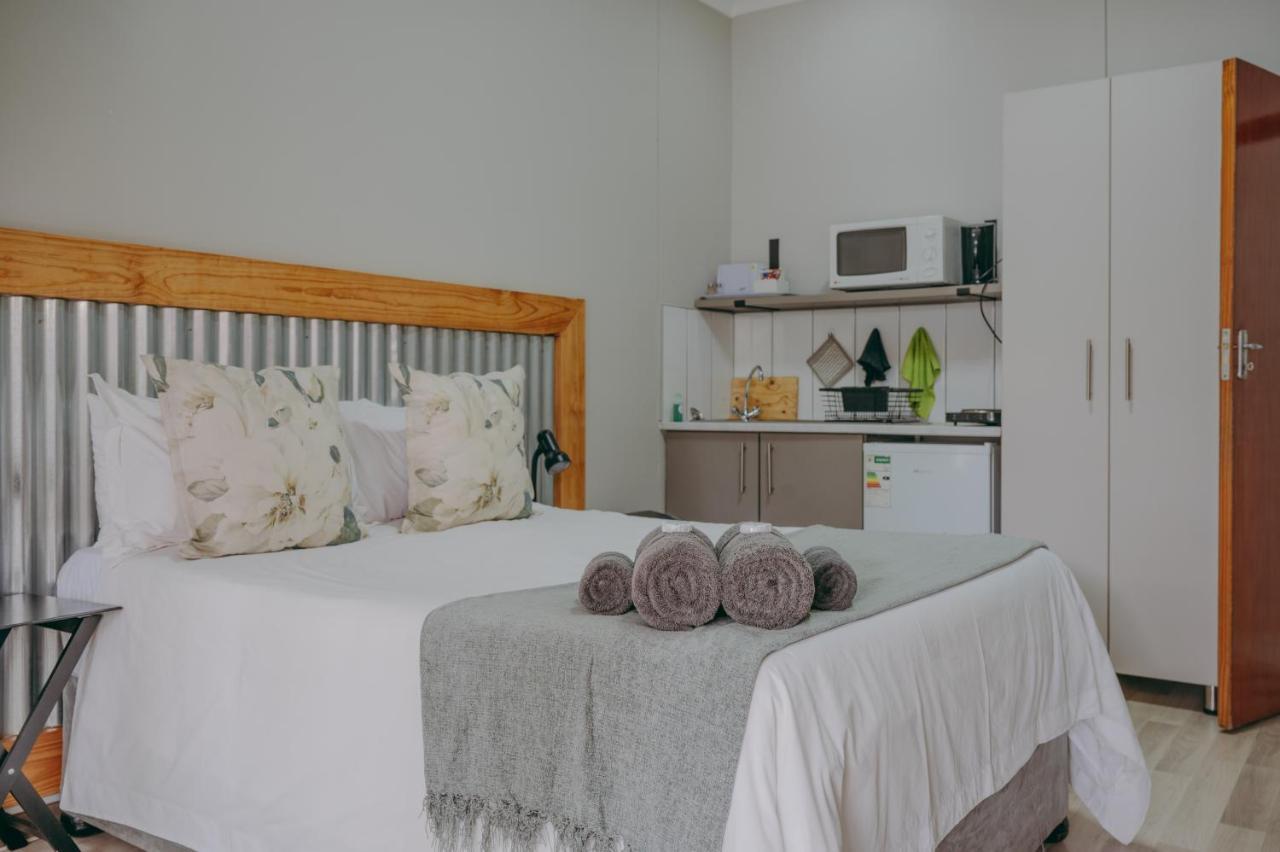 Cosy Cottages Guesthouse Potchefstroom Ngoại thất bức ảnh