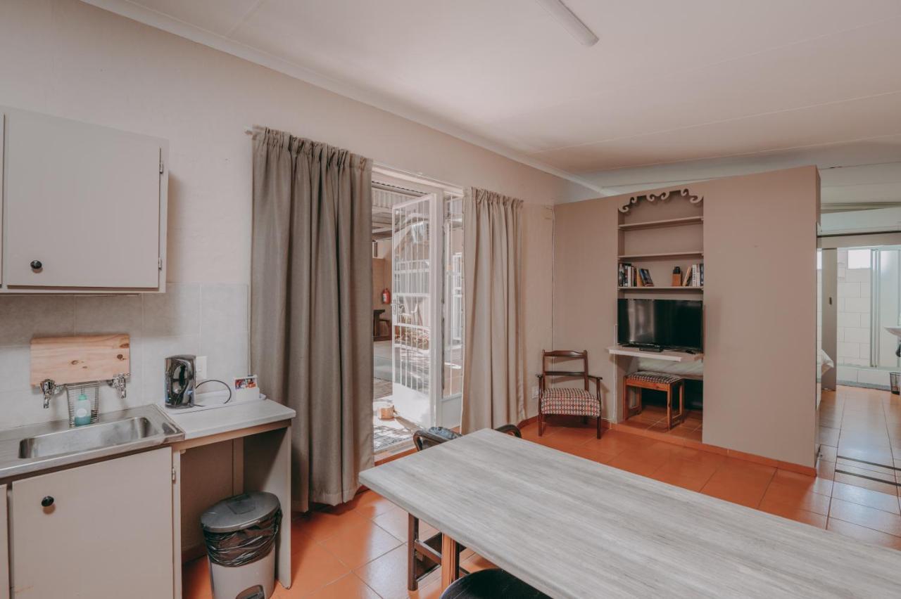 Cosy Cottages Guesthouse Potchefstroom Ngoại thất bức ảnh