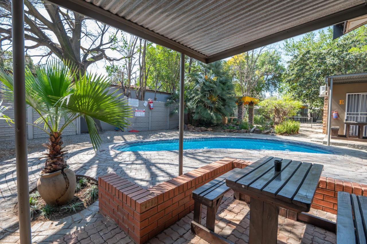 Cosy Cottages Guesthouse Potchefstroom Ngoại thất bức ảnh