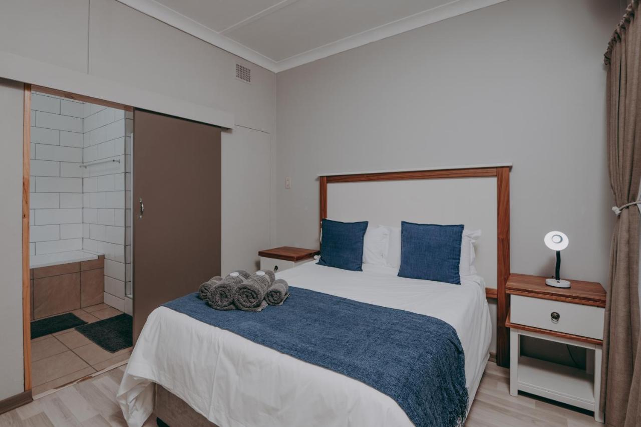 Cosy Cottages Guesthouse Potchefstroom Ngoại thất bức ảnh