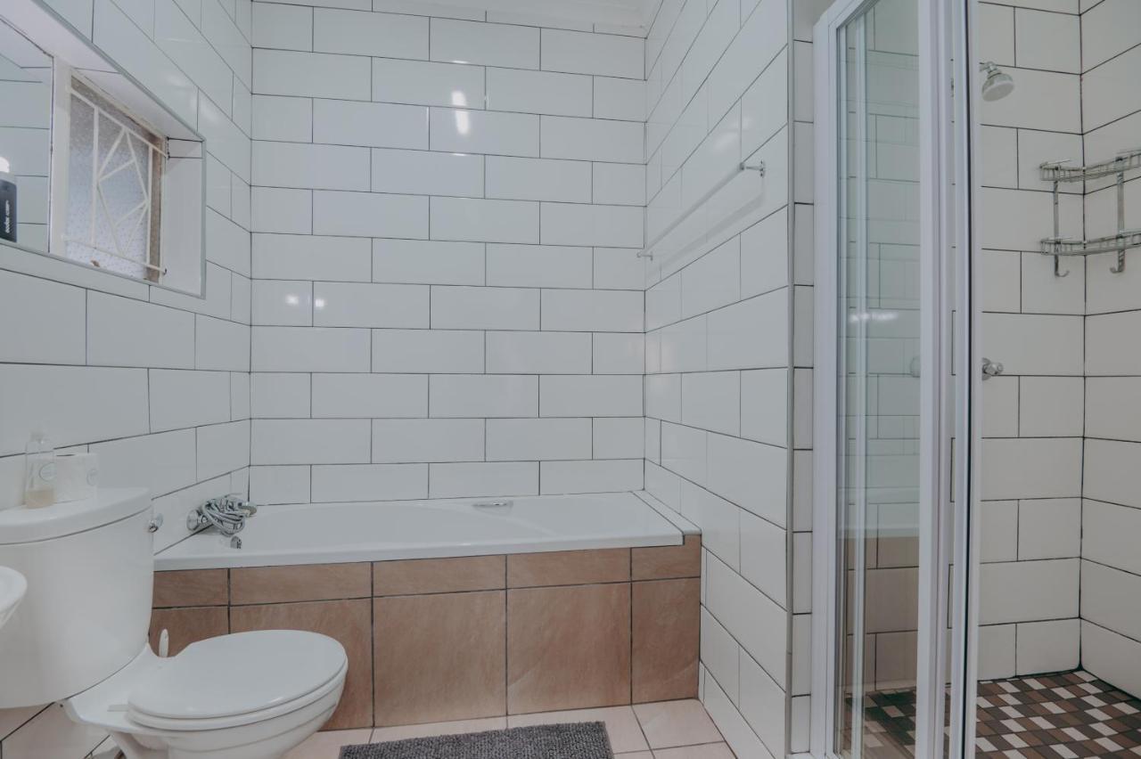 Cosy Cottages Guesthouse Potchefstroom Ngoại thất bức ảnh