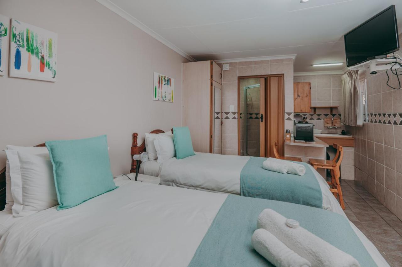 Cosy Cottages Guesthouse Potchefstroom Ngoại thất bức ảnh