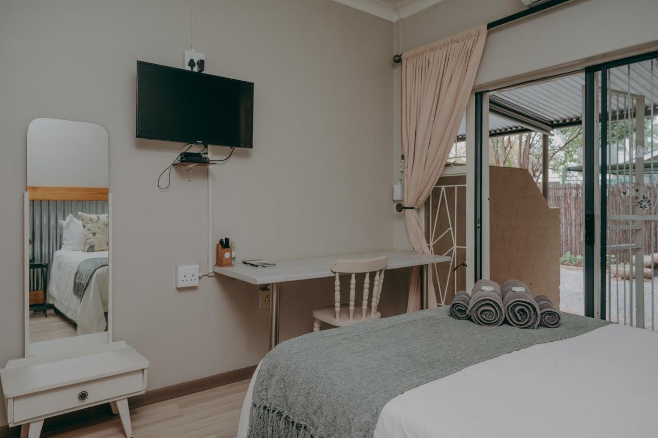 Cosy Cottages Guesthouse Potchefstroom Ngoại thất bức ảnh