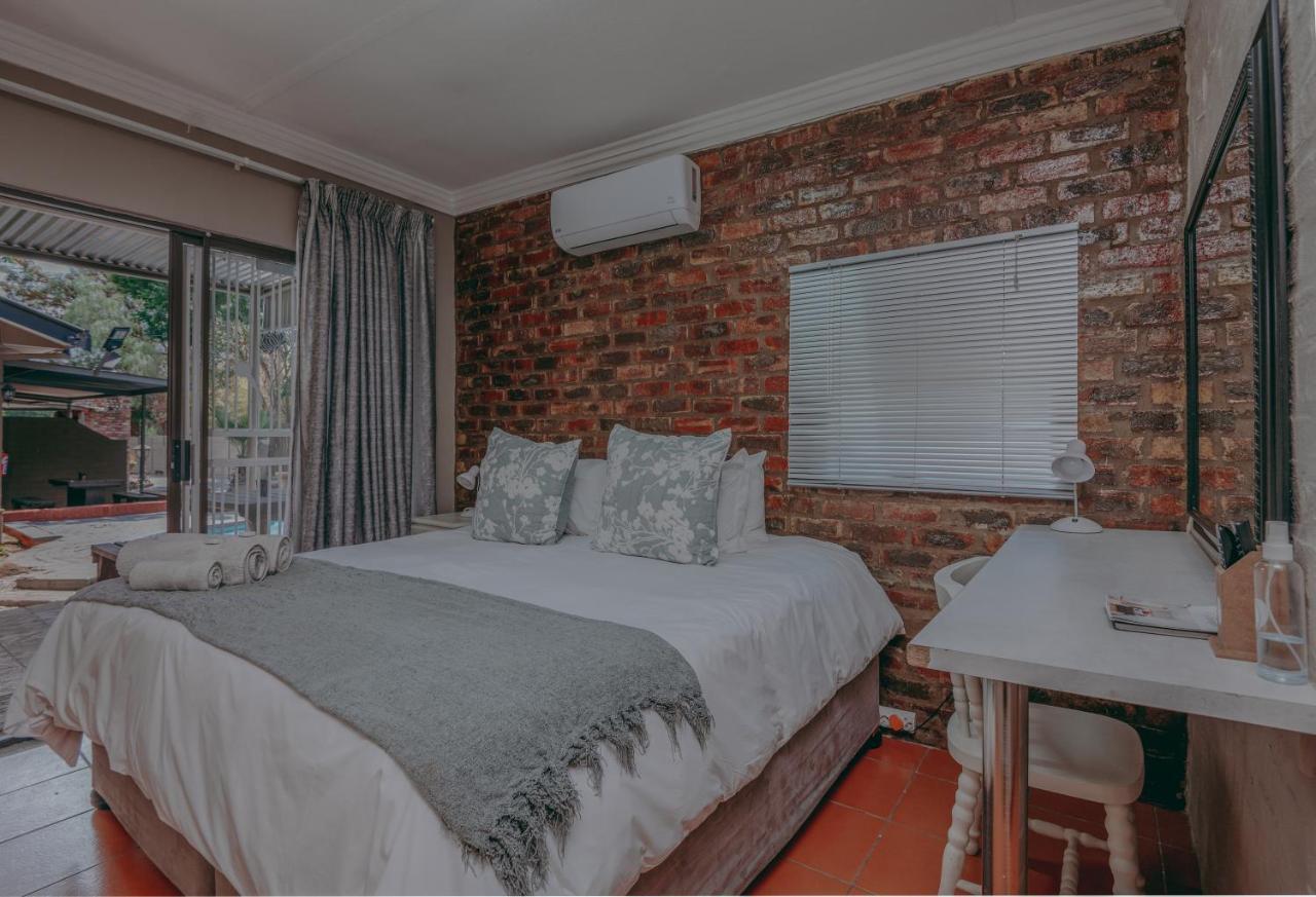 Cosy Cottages Guesthouse Potchefstroom Ngoại thất bức ảnh