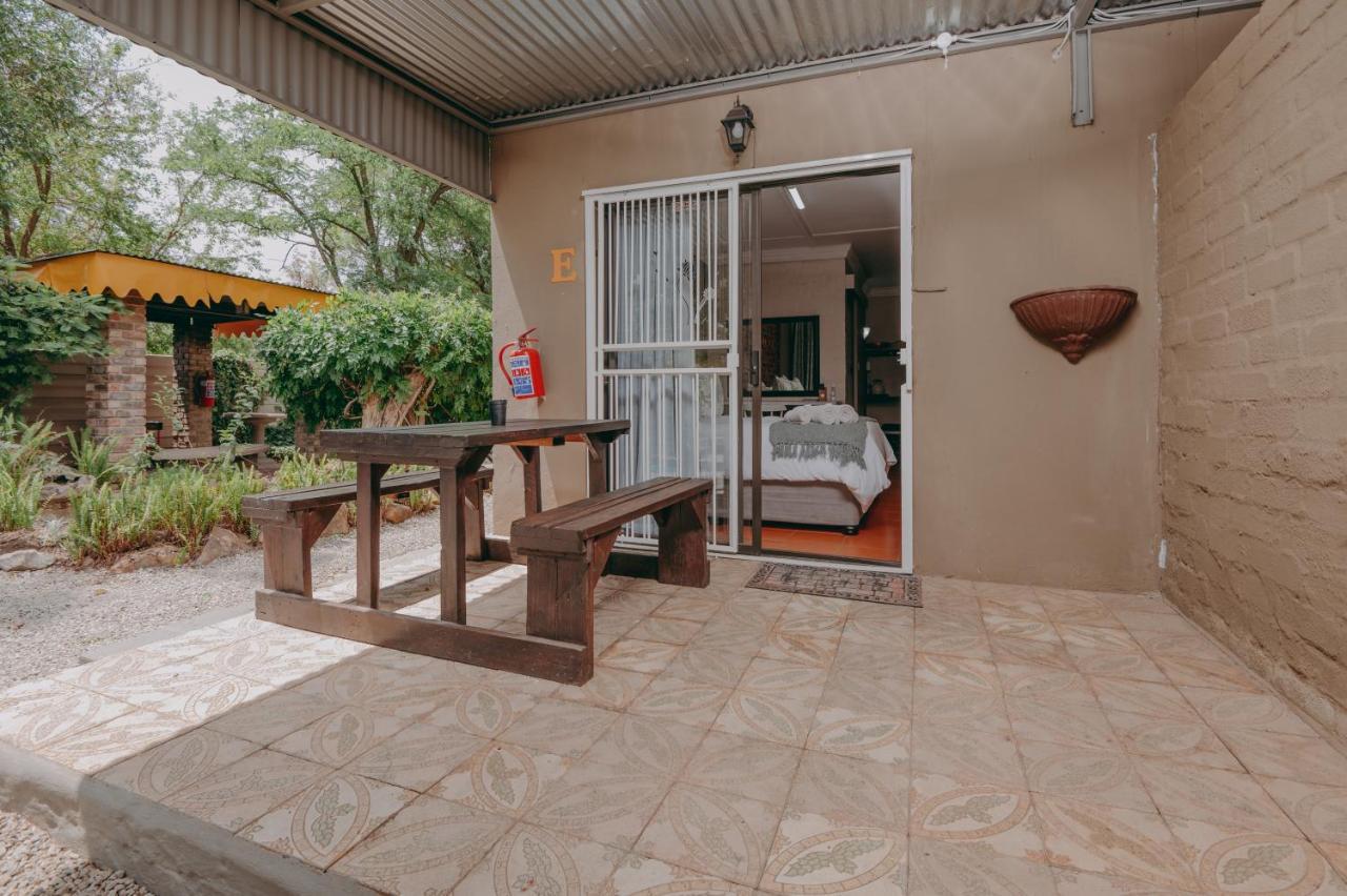 Cosy Cottages Guesthouse Potchefstroom Ngoại thất bức ảnh