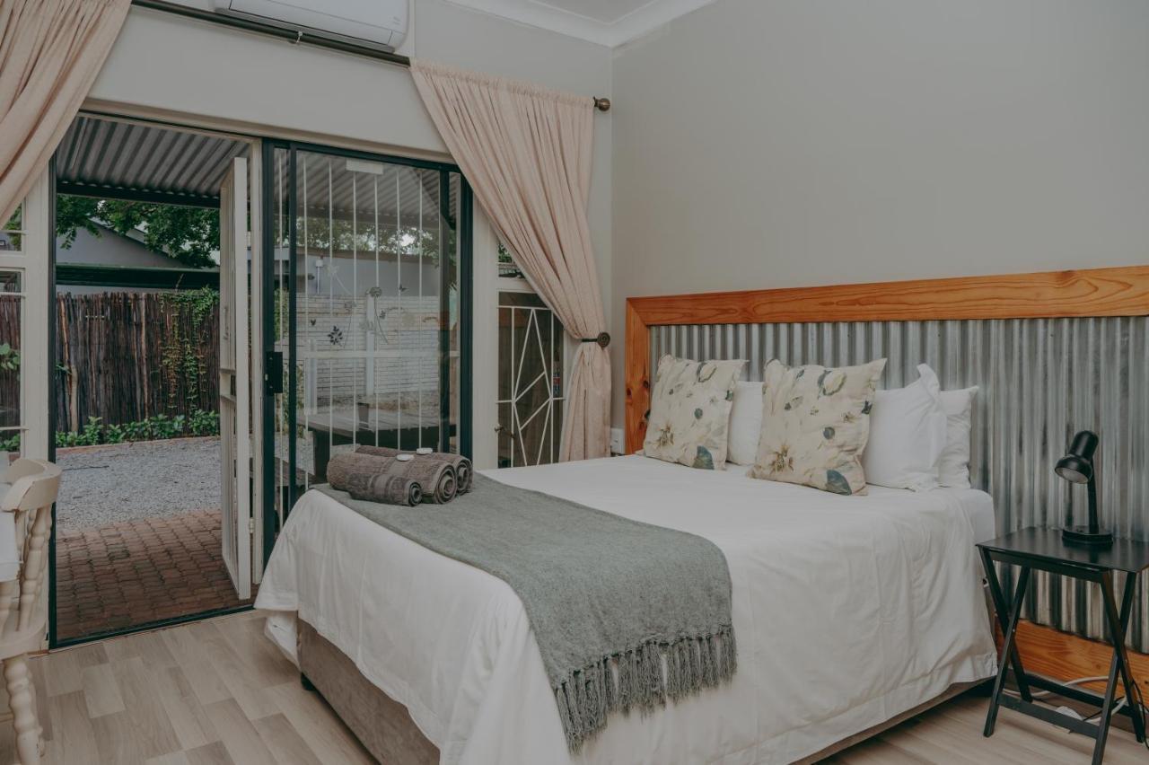 Cosy Cottages Guesthouse Potchefstroom Ngoại thất bức ảnh