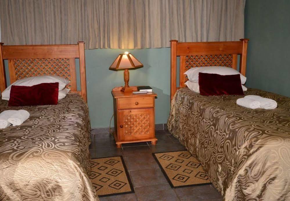 Cosy Cottages Guesthouse Potchefstroom Ngoại thất bức ảnh