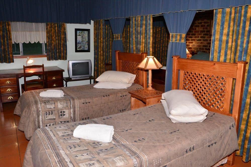 Cosy Cottages Guesthouse Potchefstroom Ngoại thất bức ảnh