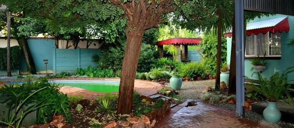 Cosy Cottages Guesthouse Potchefstroom Ngoại thất bức ảnh